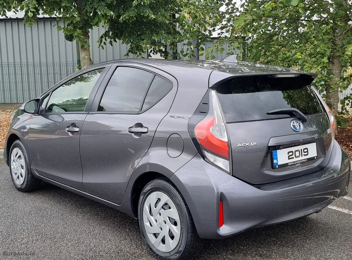 2019 Toyota Aqua – photo 2