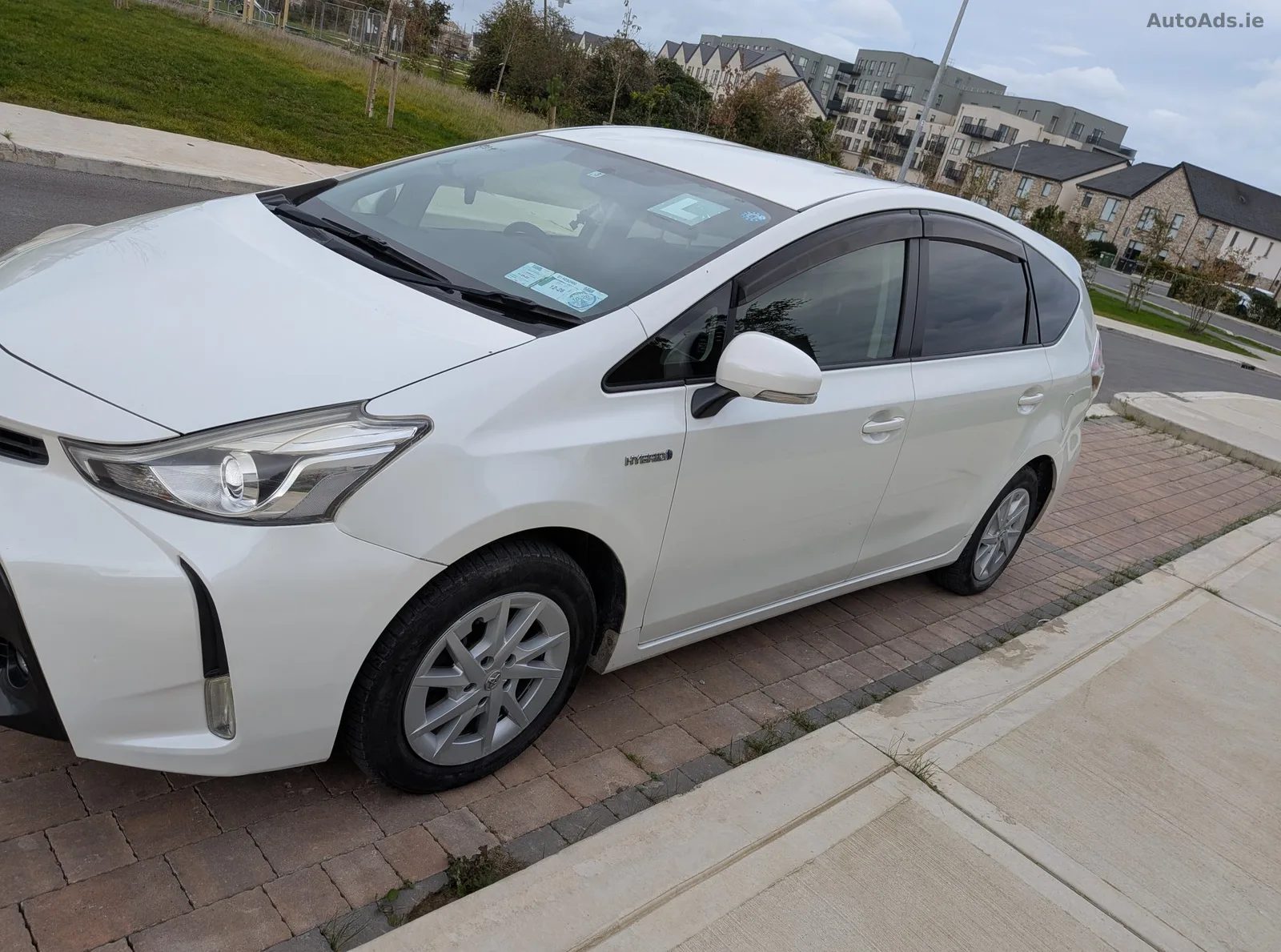2015 Toyota Prius – photo 2
