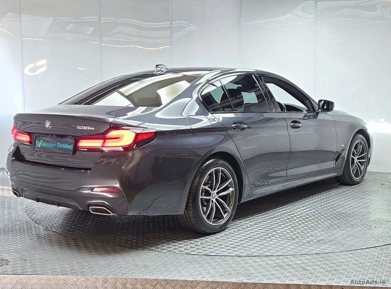 2021 BMW 5 Series – photo 2
