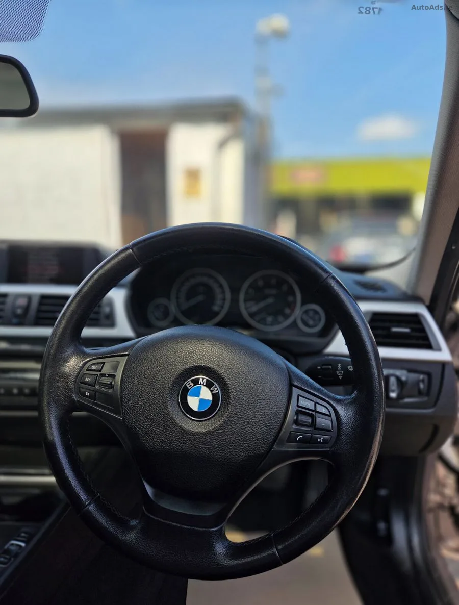 2012 BMW 3-Series – photo 16