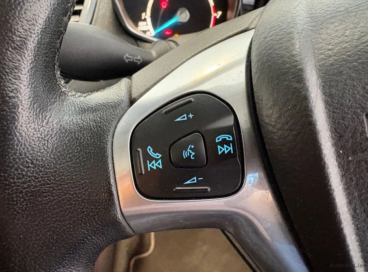 2015 Ford Fiesta – photo 9
