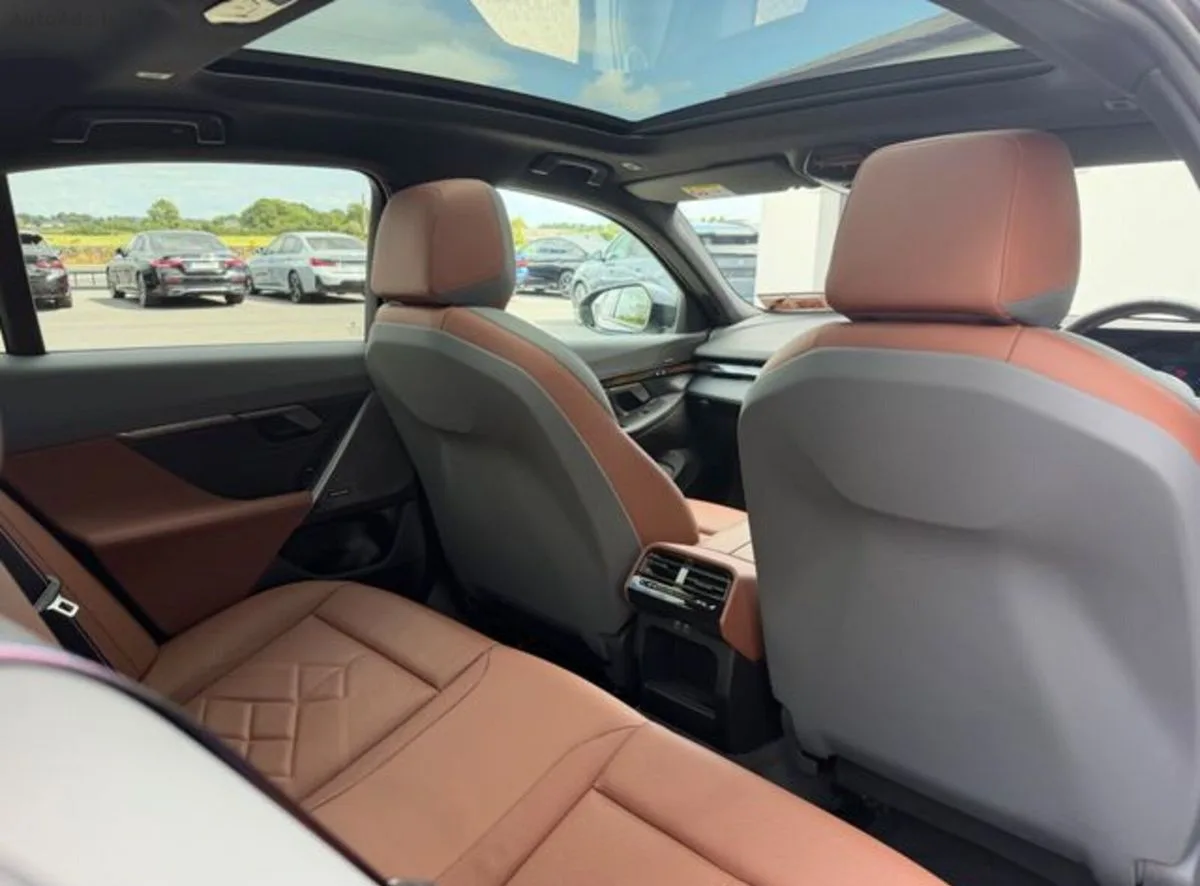 2025 BMW 5-Series – photo 17