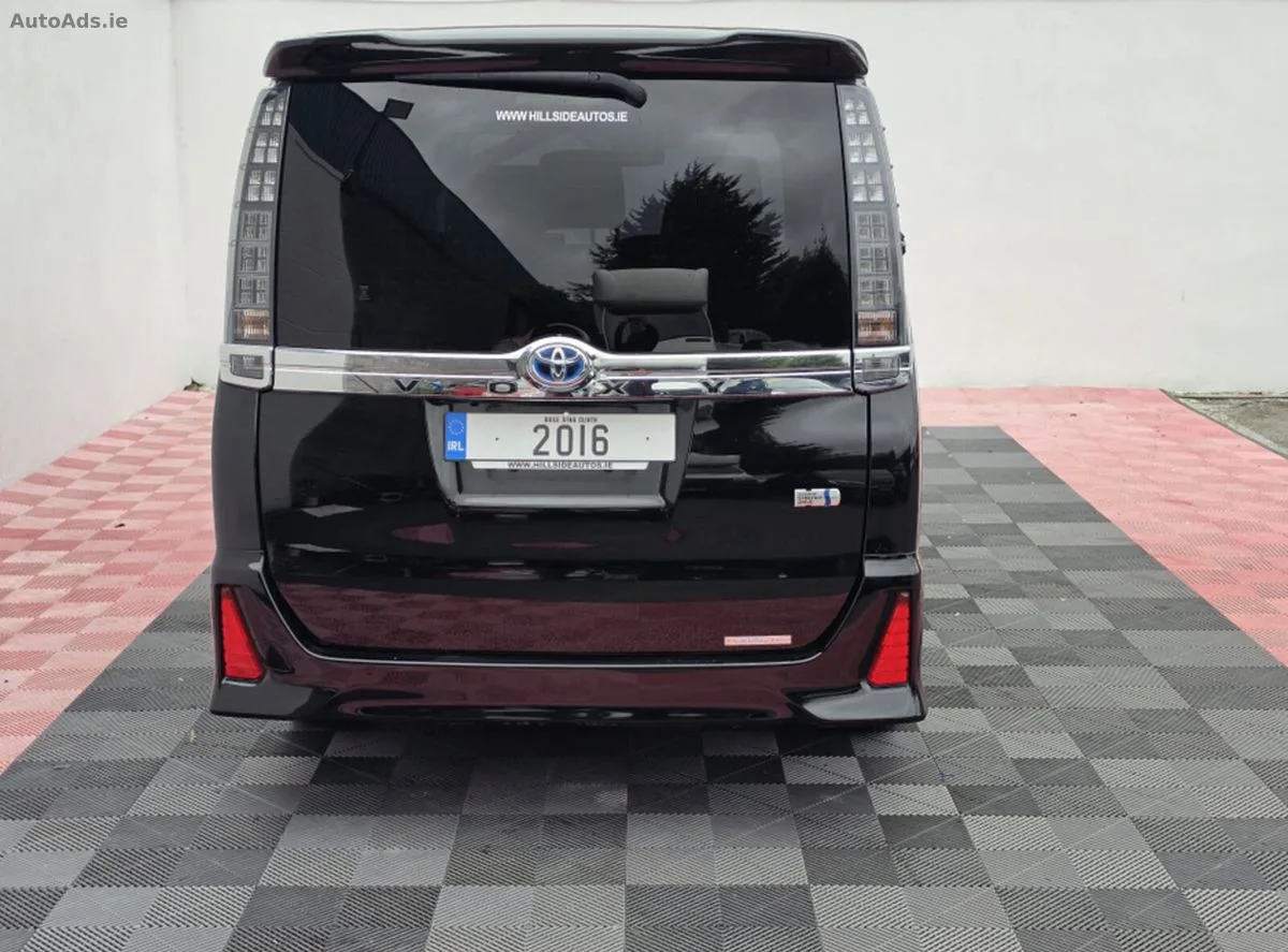 2016 Toyota Voxy – photo 13