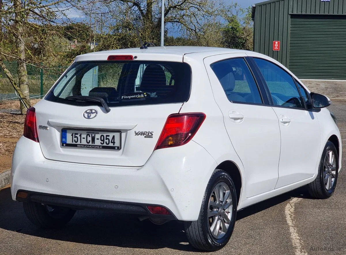2015 Toyota Yaris – photo 4