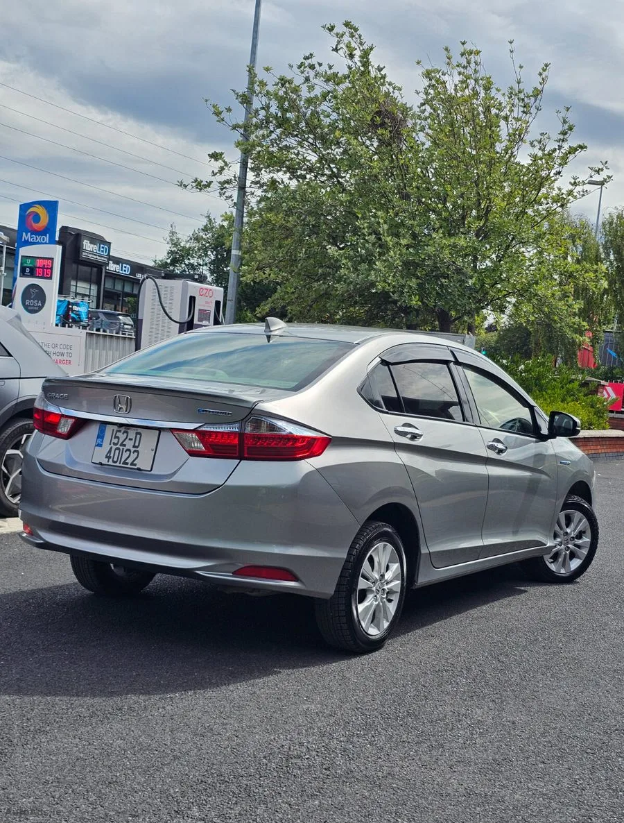 2015 Honda Grace – photo 2