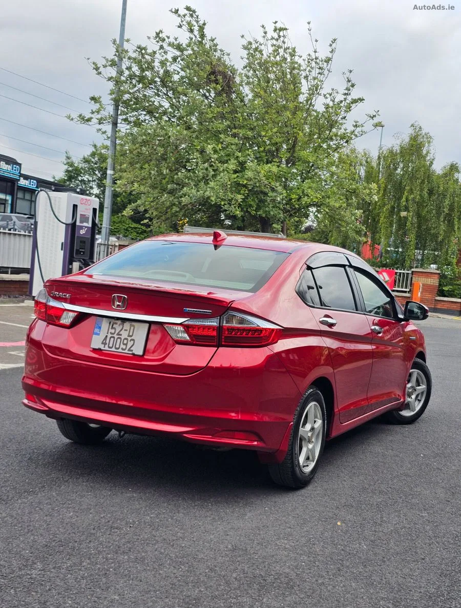 2015 Honda Grace – photo 2