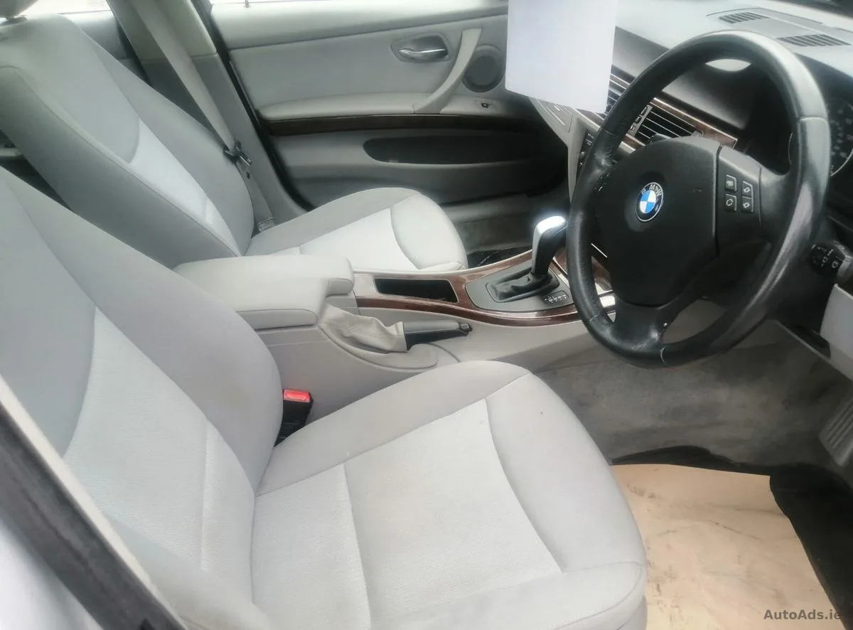 2010 BMW 3-Series – photo 8