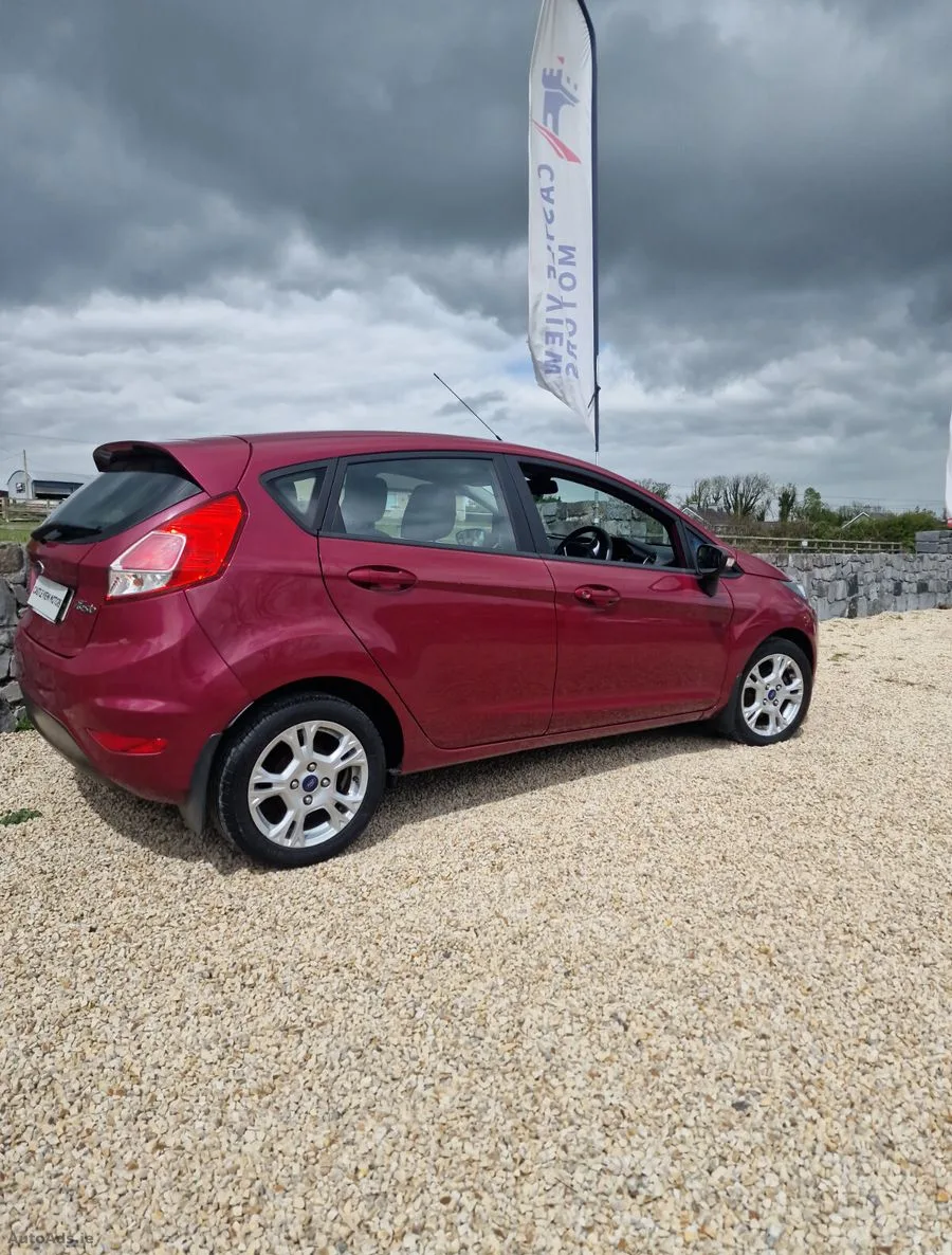 2014 Ford Fiesta – photo 4