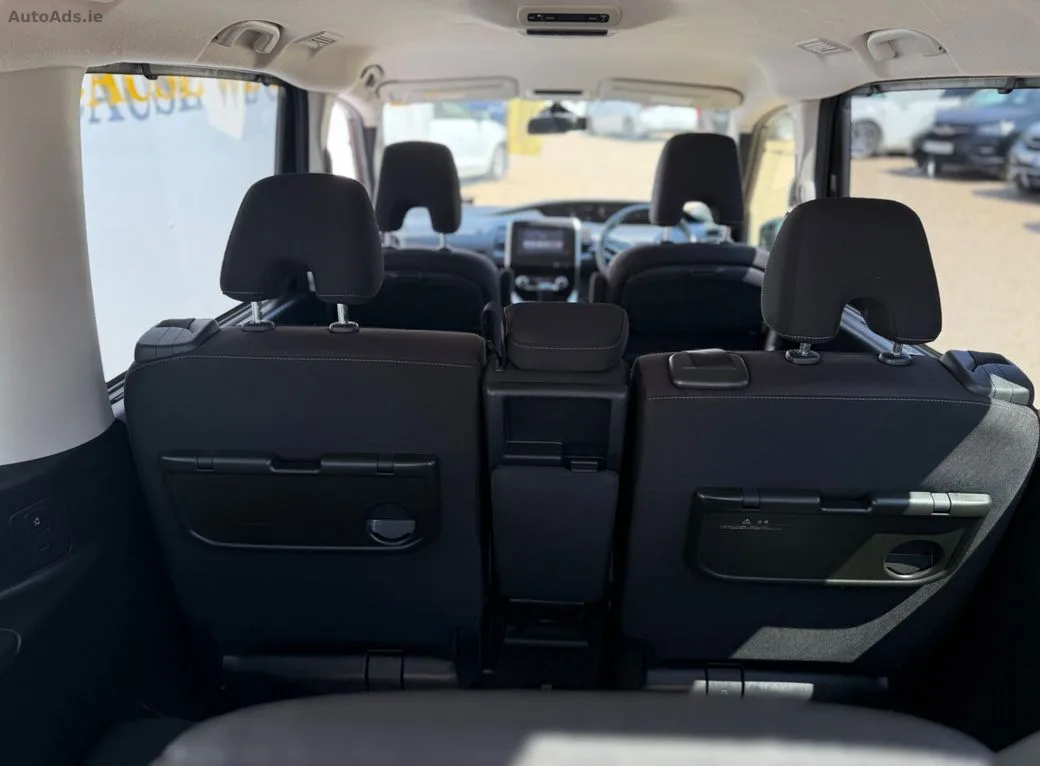 2016 Nissan Serena – photo 15