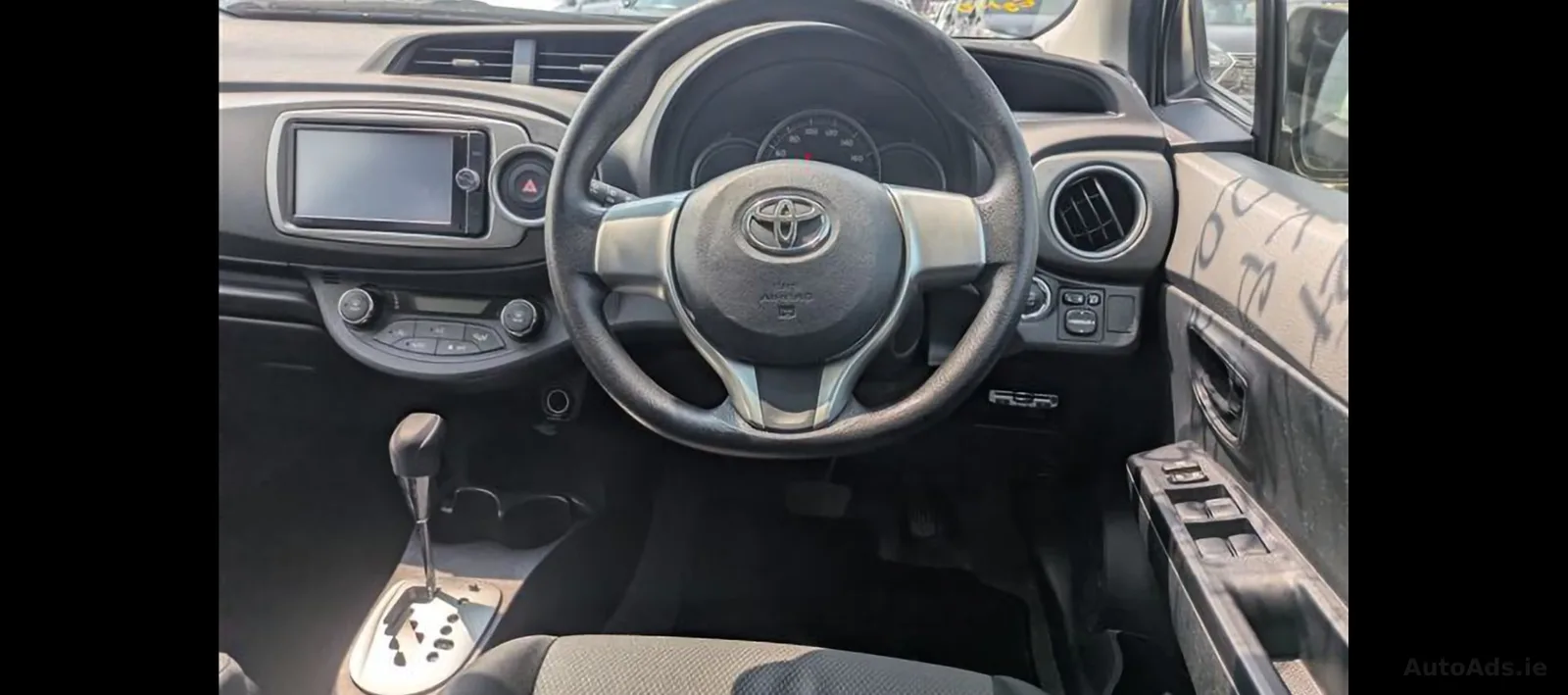 2013 Toyota Vitz – photo 5