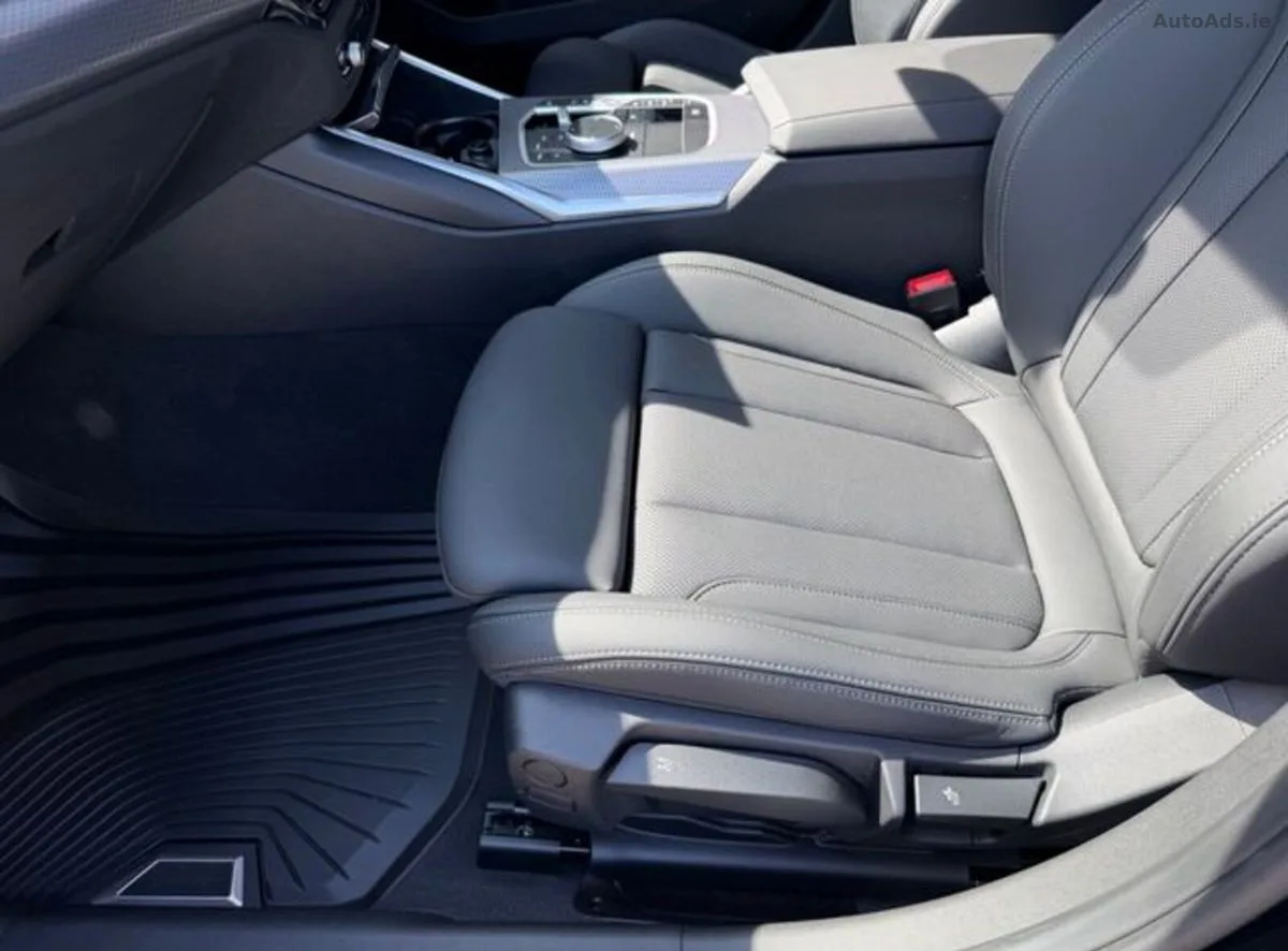 2025 BMW 3-Series – photo 12