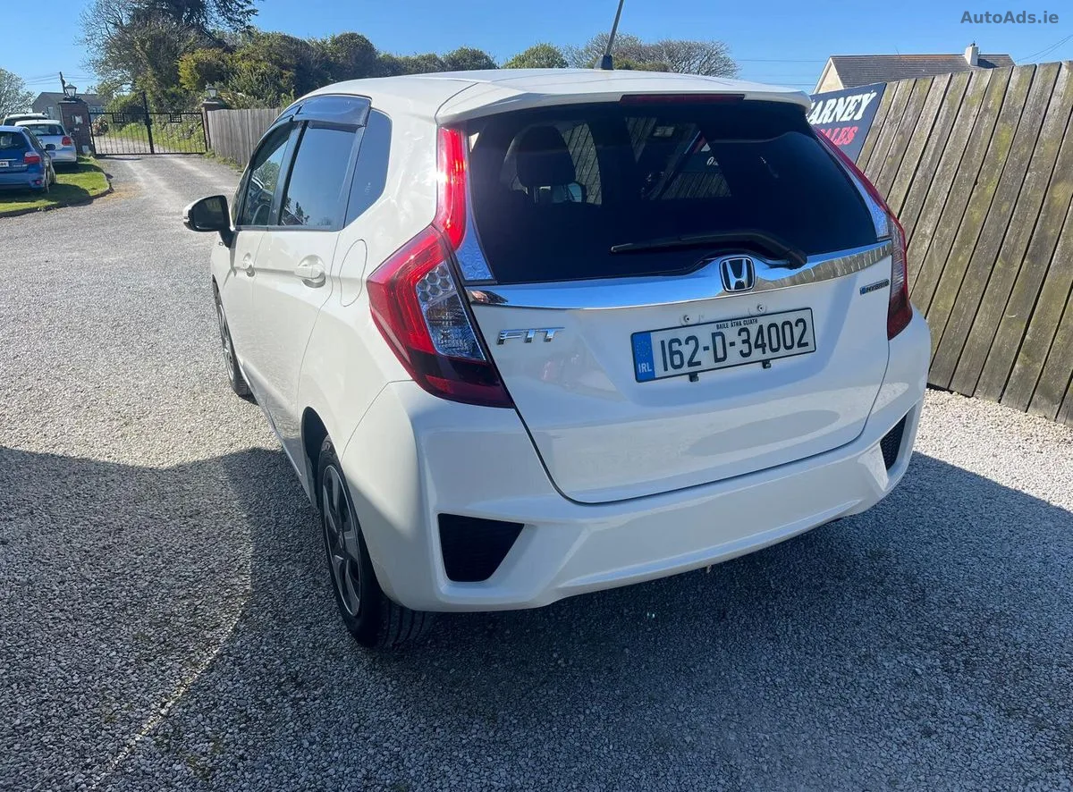 2016 Honda Fit – photo 2