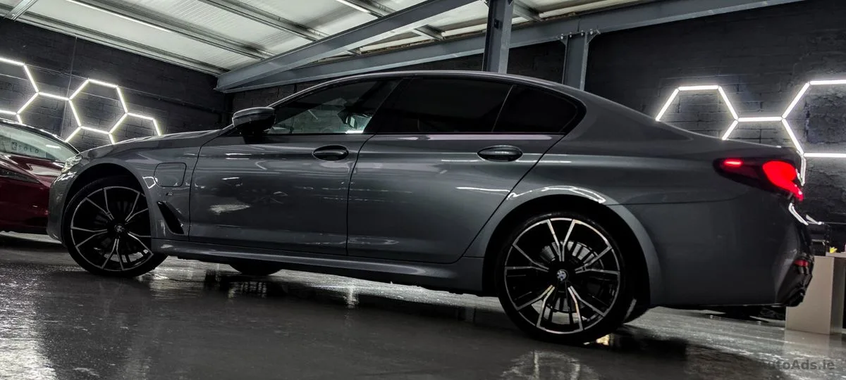 2020 BMW 5-Series – photo 9