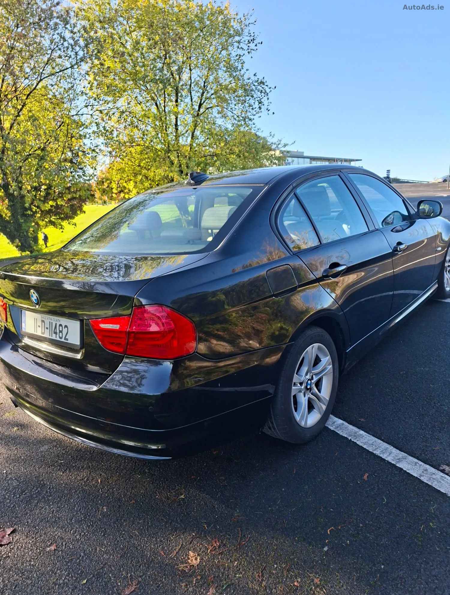 2011 BMW 3 Series – photo 2