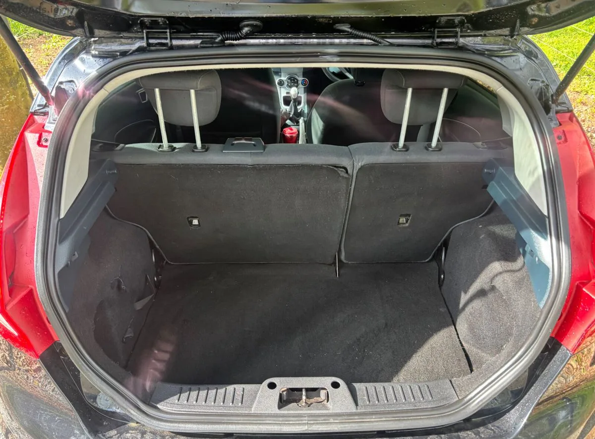 2011 Ford Fiesta – photo 12