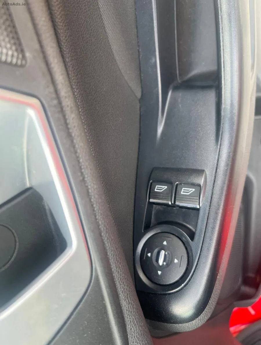 2014 Ford Fiesta – photo 10