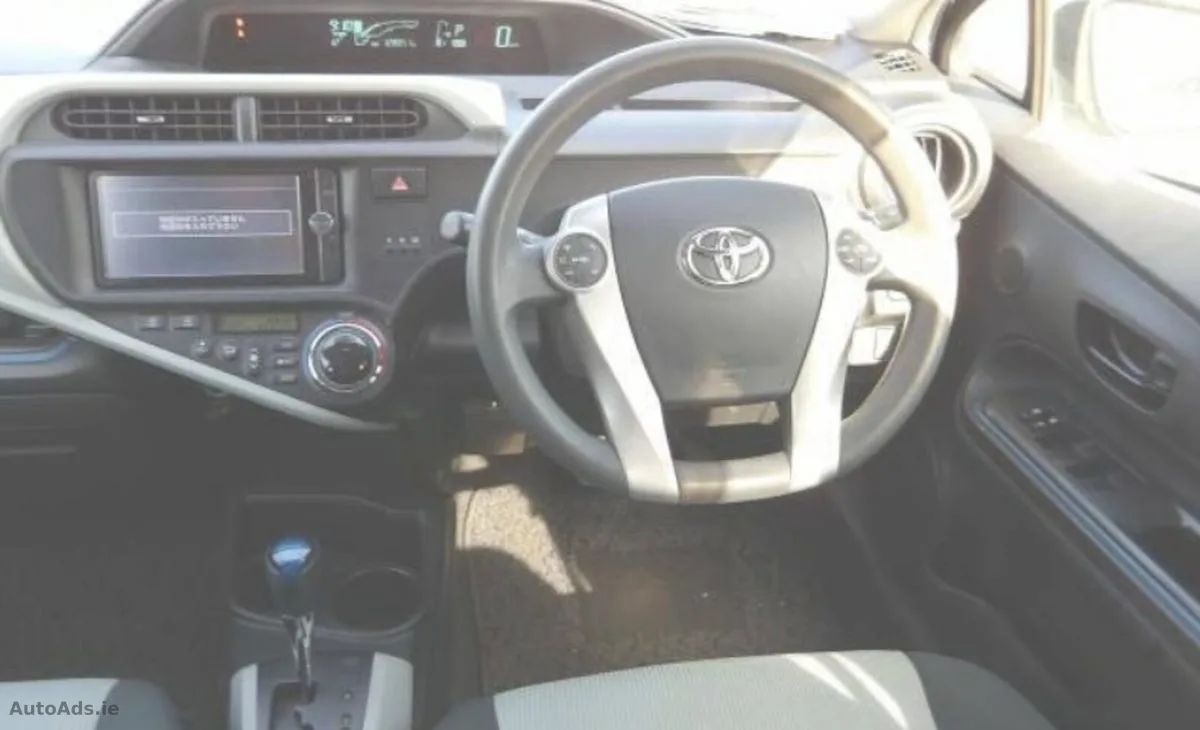 2014 Toyota Aqua – photo 4