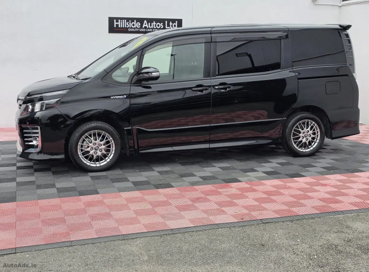 2016 Toyota Voxy – photo 8