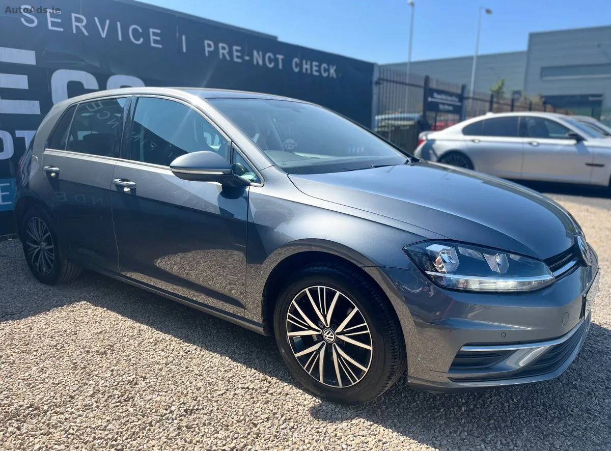 2017 Volkswagen Golf – photo 1