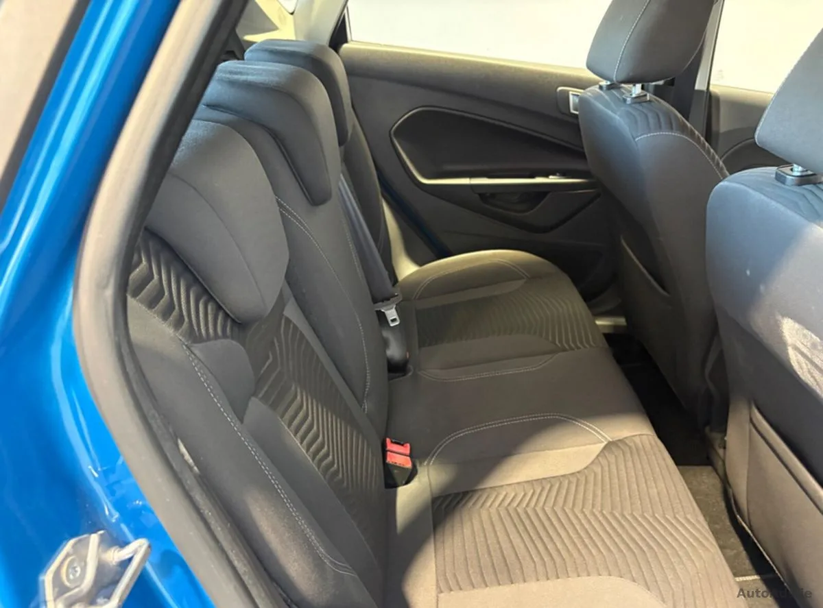 2015 Ford Fiesta – photo 8