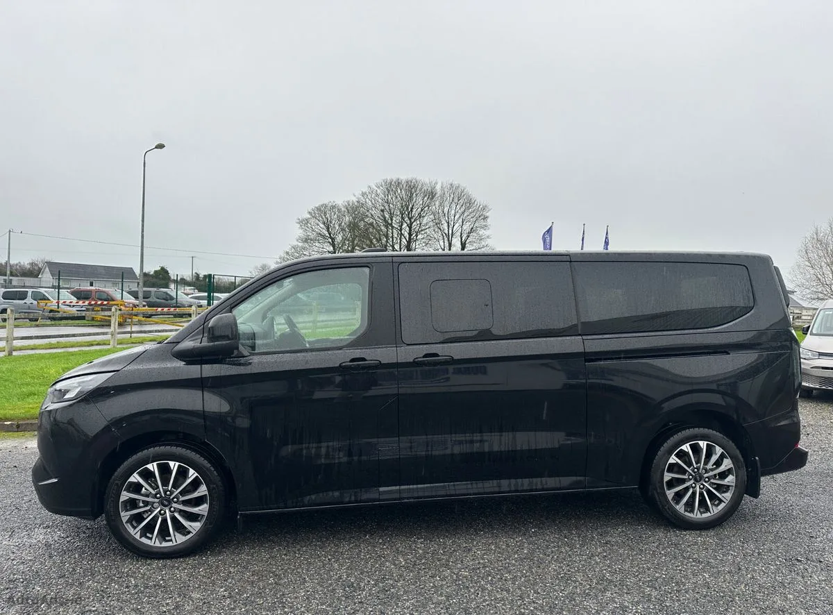 2026 Ford Tourneo Custom – photo 4