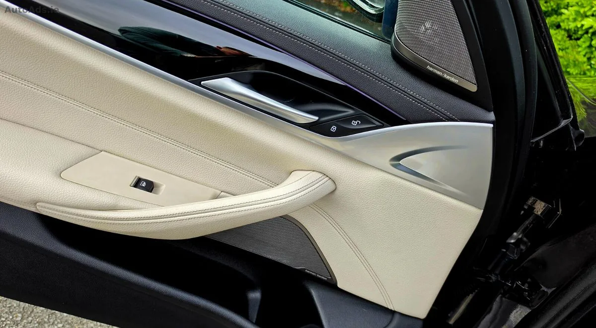 2020 BMW 5-Series – photo 18