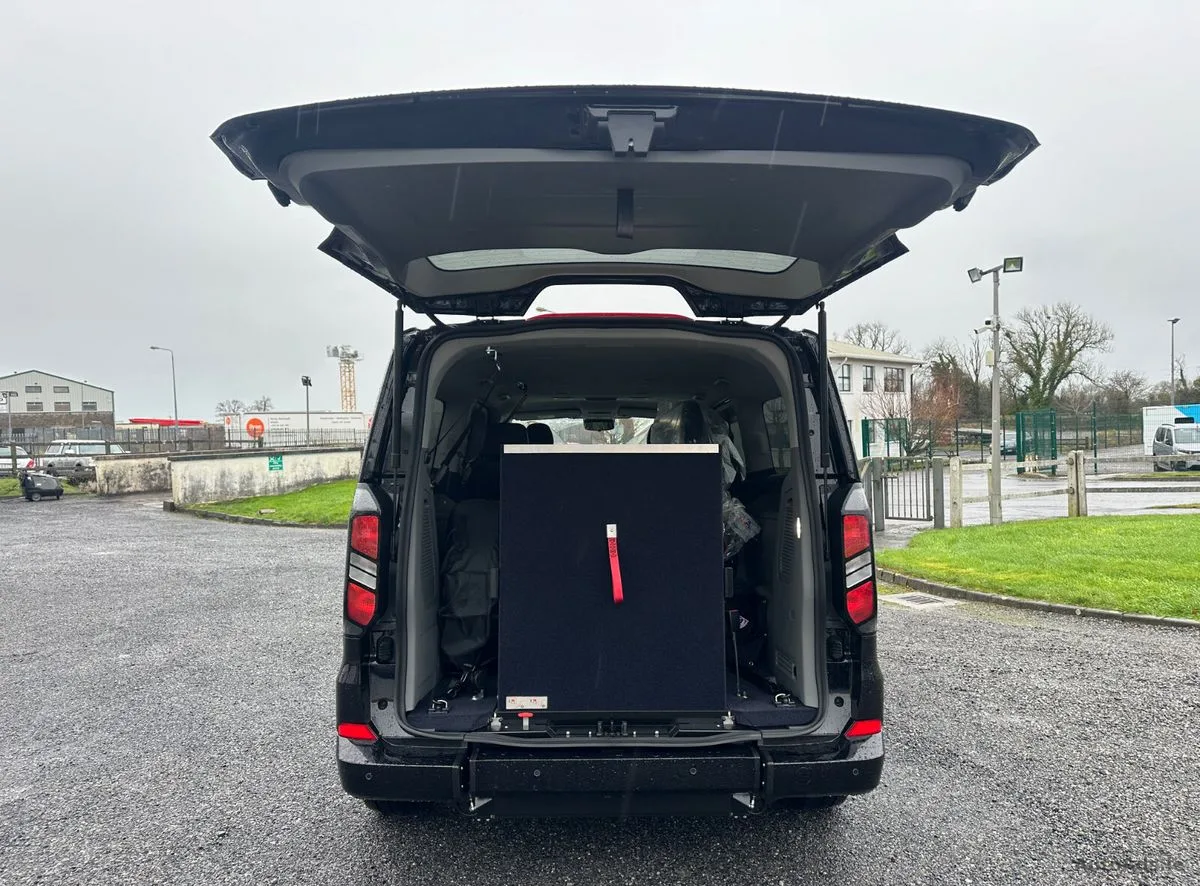2026 Ford Tourneo Custom – photo 9