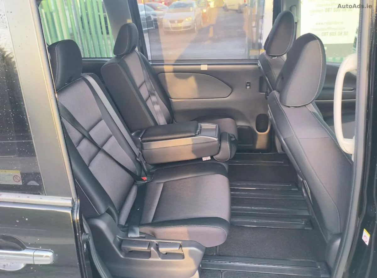 2017 Nissan Serena – photo 15