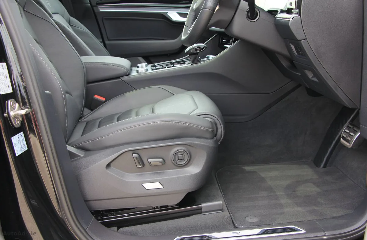 2025 Volkswagen Touareg – photo 7