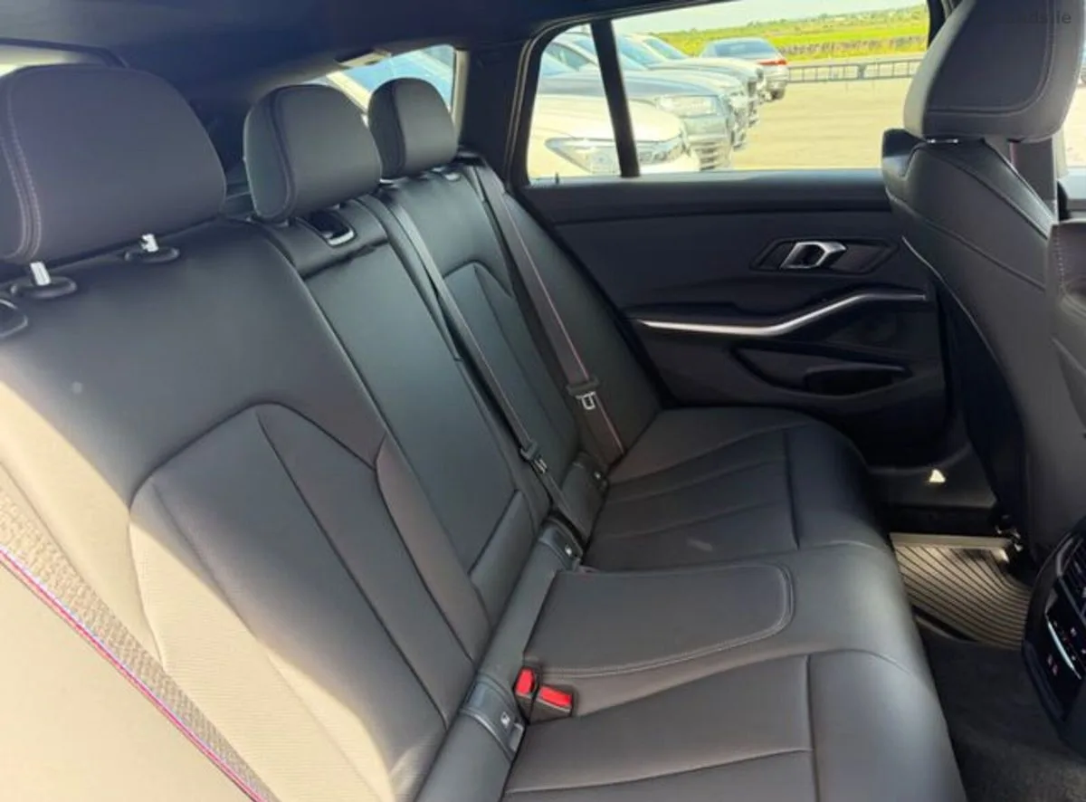 2025 BMW 3-Series – photo 20