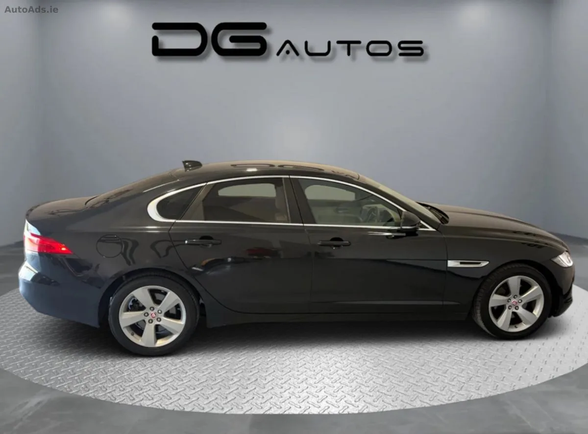 2018 Jaguar XF – photo 2