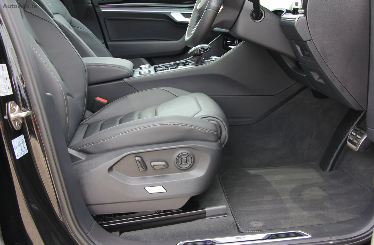 2025 Volkswagen Touareg – photo 7