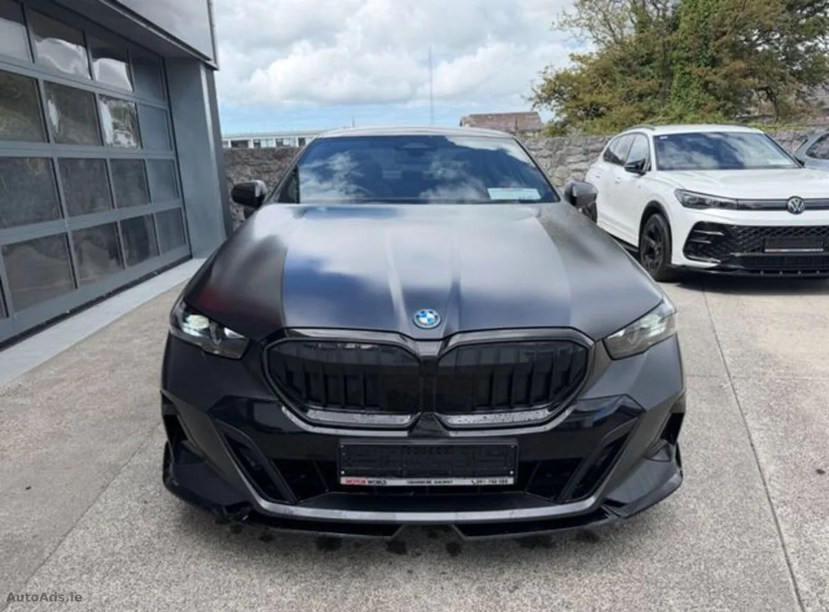 2025 BMW 5-Series – photo 6