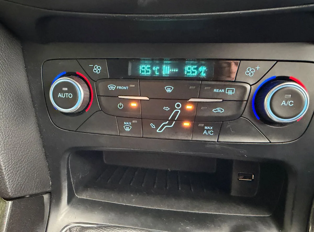 2016 Ford Focus – photo 19
