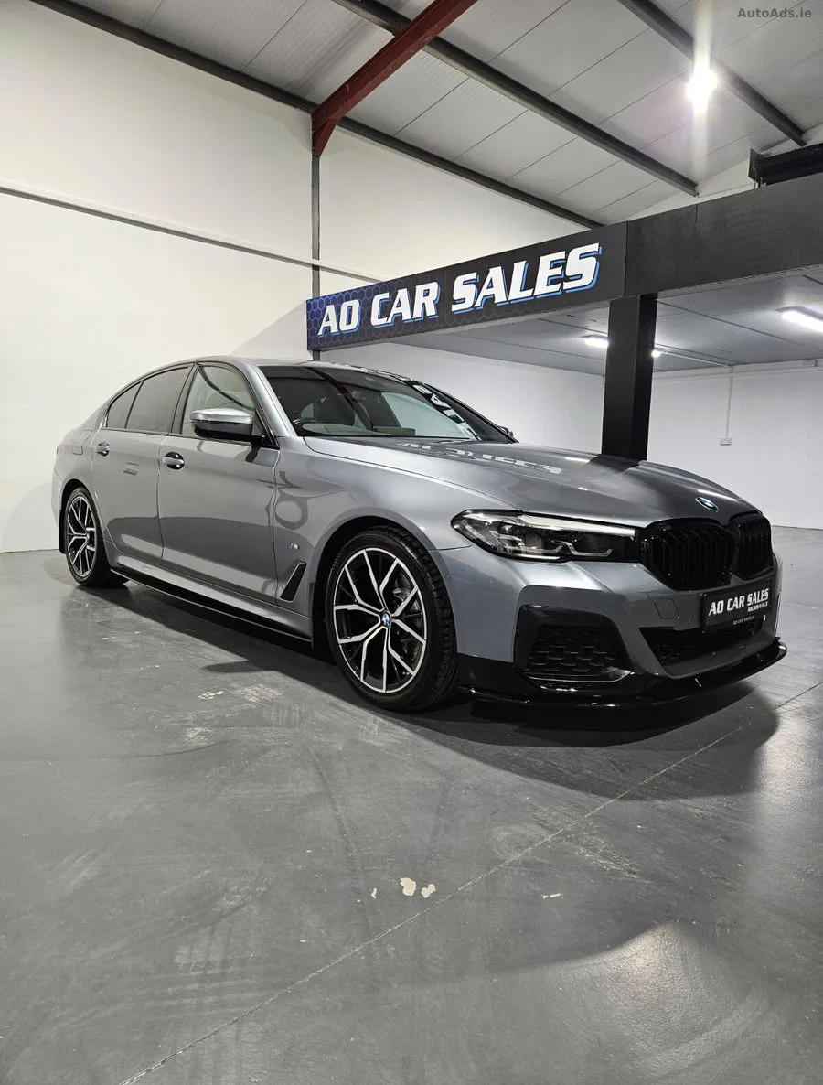 2022 BMW 5-Series – photo 2