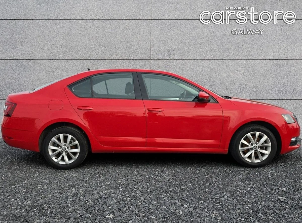 2021 Skoda Octavia – photo 2