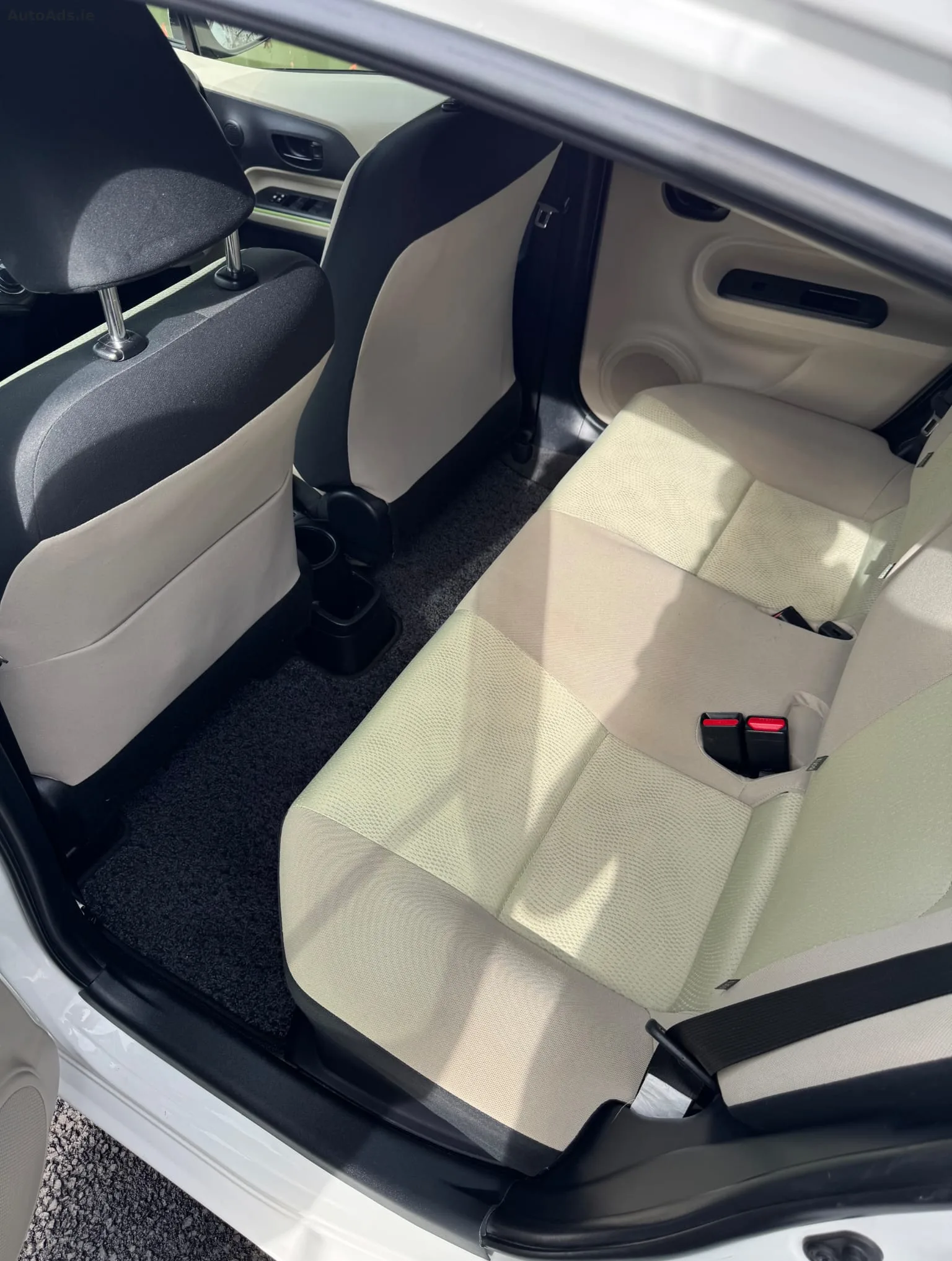 2012 Toyota Aqua – photo 6