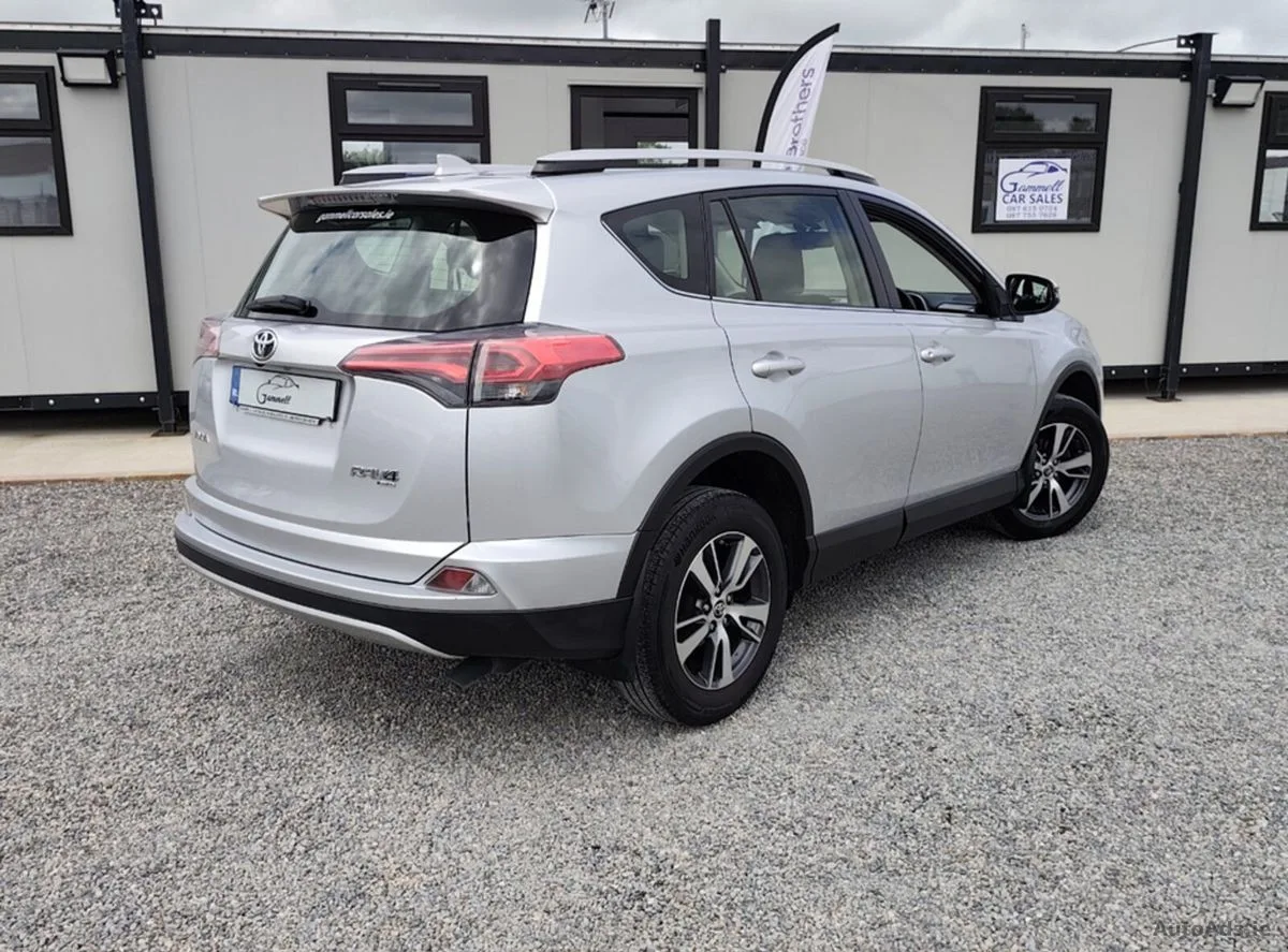 2016 Toyota RAV4 – photo 2