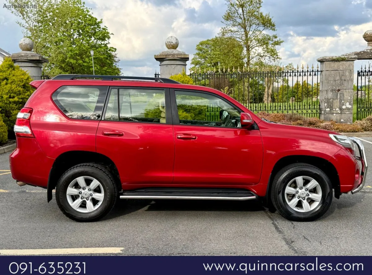 2017 Toyota Land Cruiser – photo 2