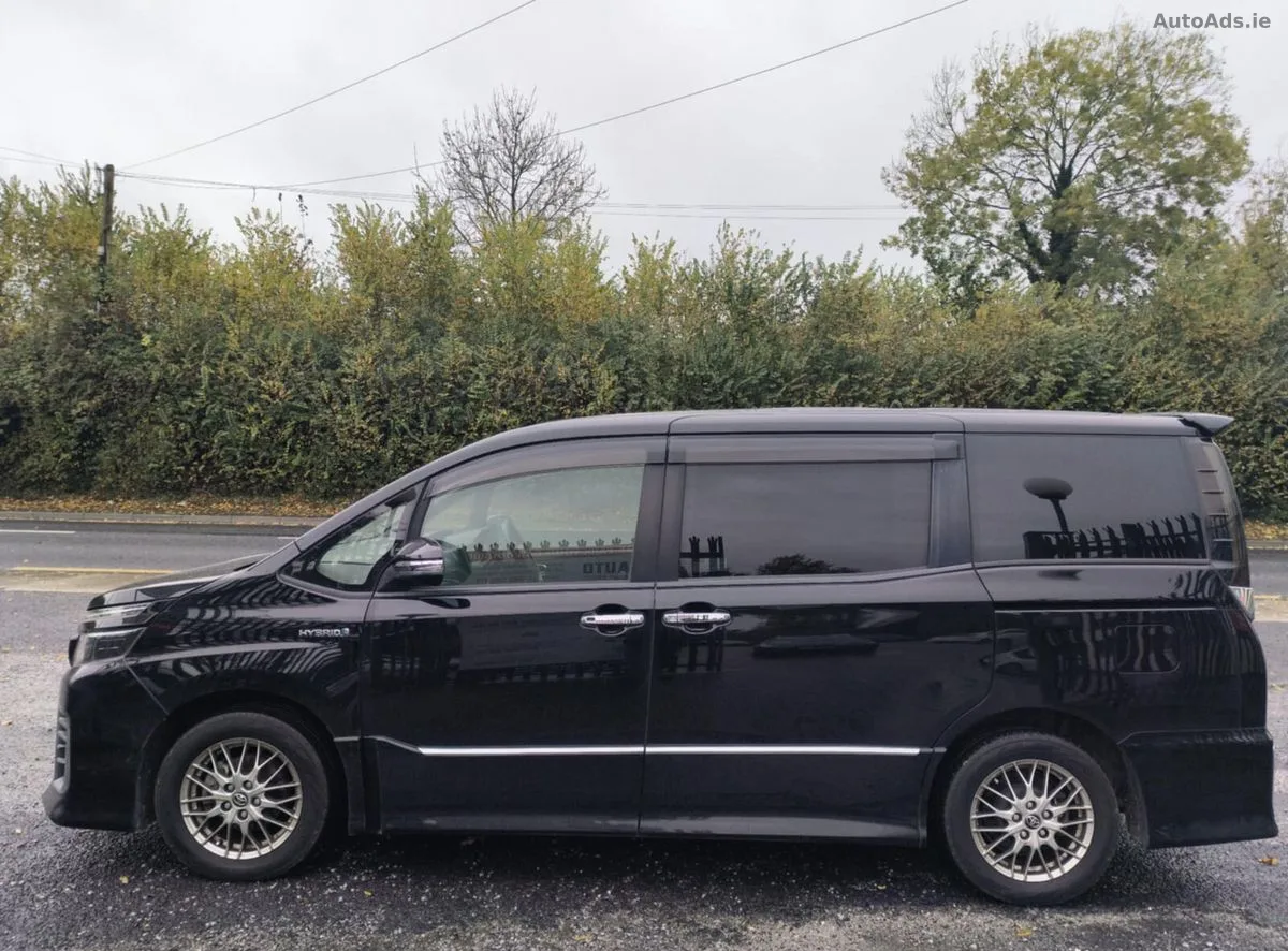 2016 Toyota Voxy – photo 4