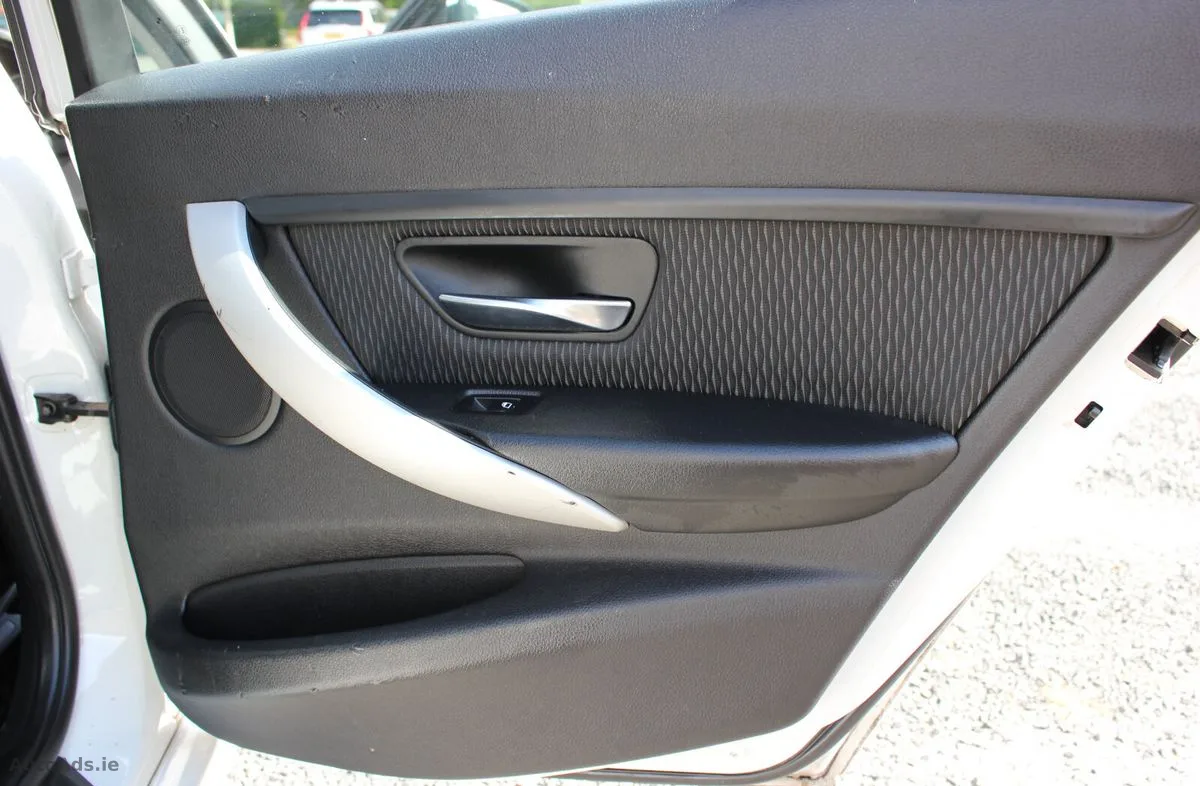 2013 BMW 3-Series – photo 15