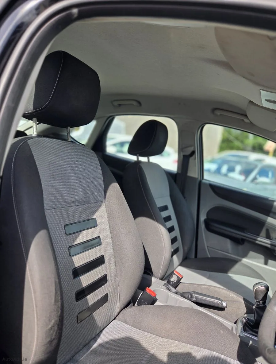 2010 Ford Focus – photo 16