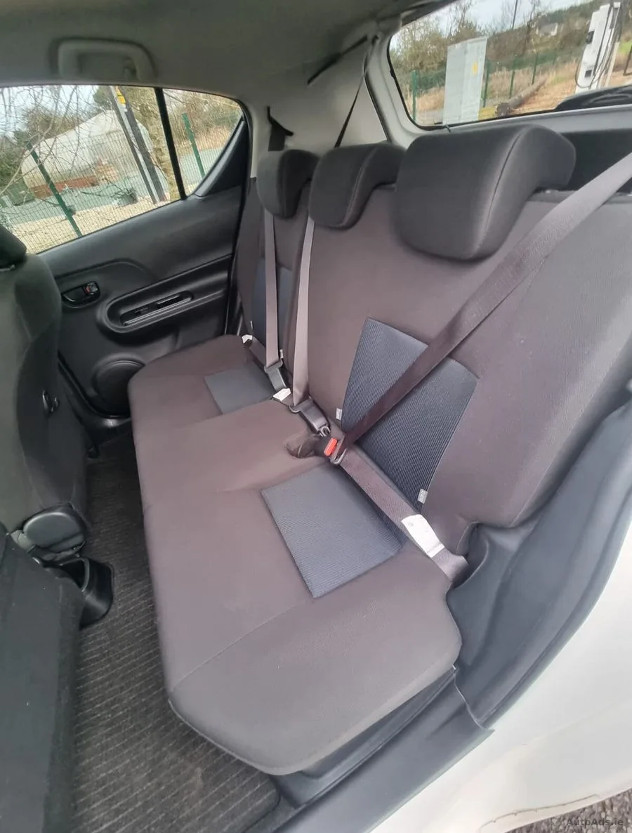 2019 Toyota Aqua – photo 12