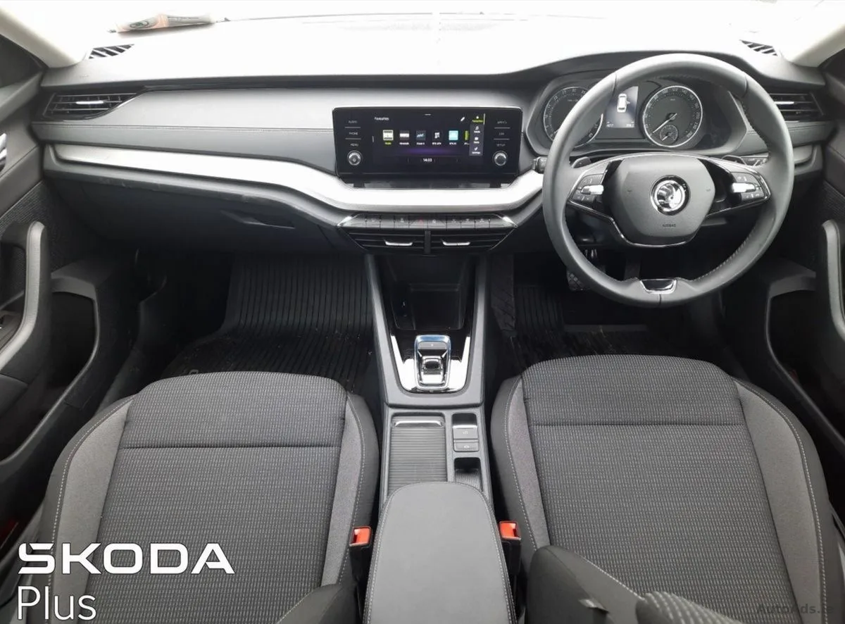 2025 Skoda Octavia – photo 2