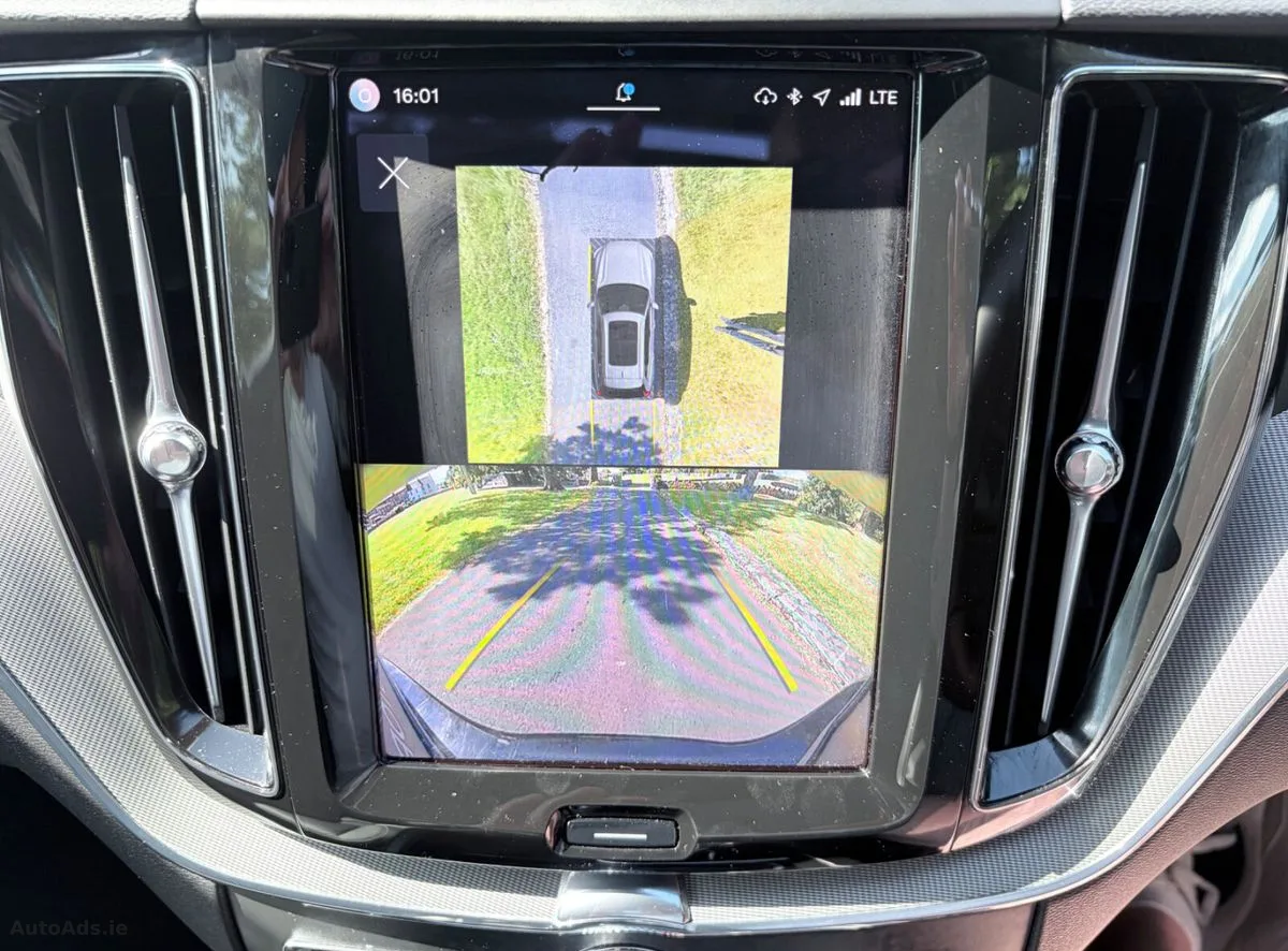 2025 Volvo XC60 – photo 16