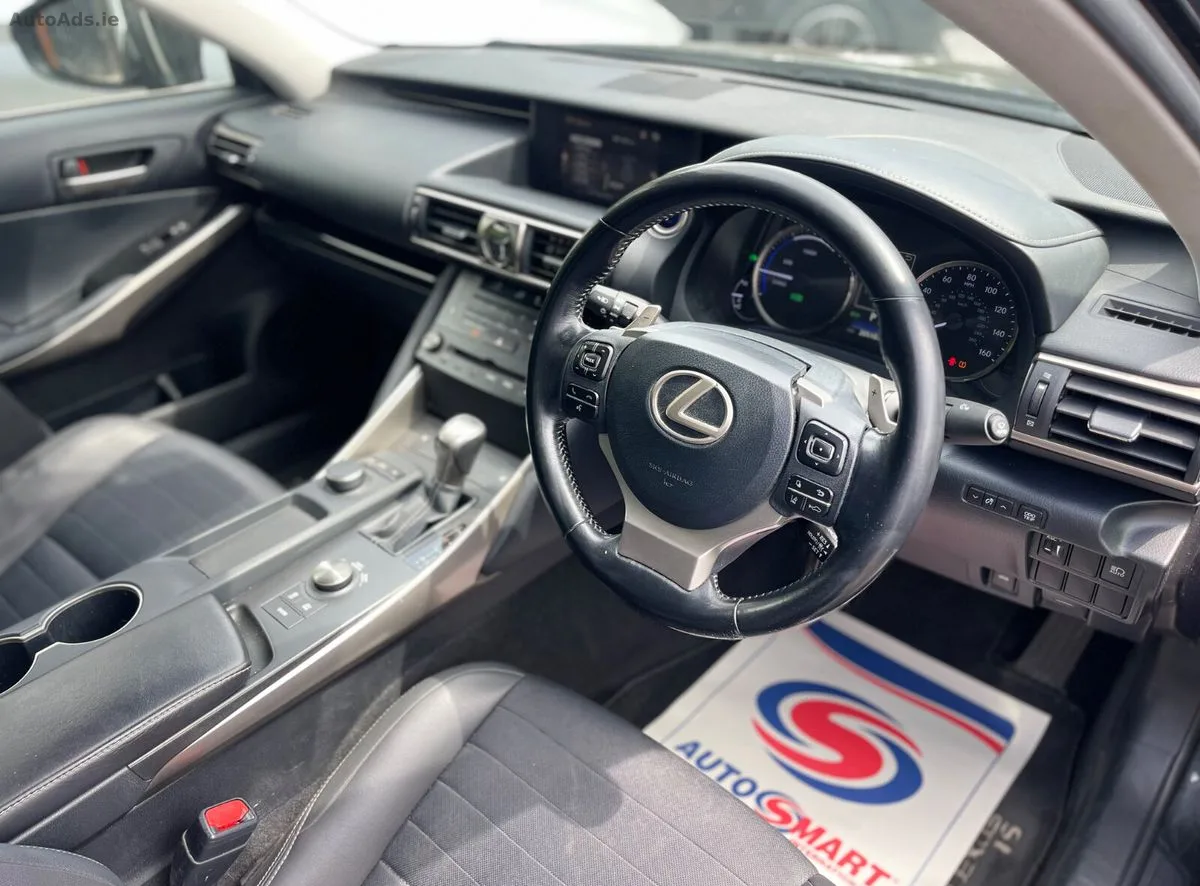 2017 Lexus IS – photo 9