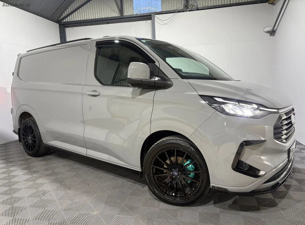 2024 Ford Transit Custom