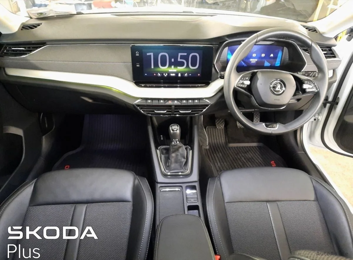 2025 Skoda Octavia – photo 2