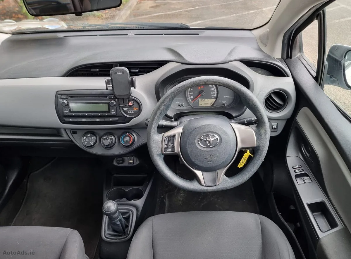 2015 Toyota Yaris – photo 15