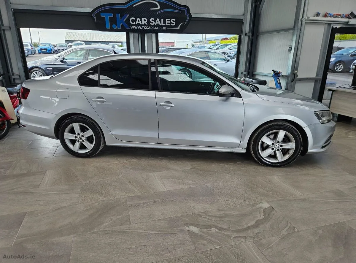 2016 Volkswagen Jetta – photo 2